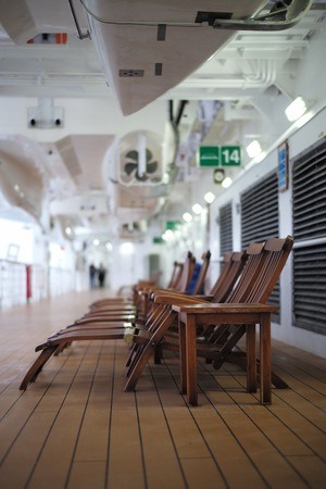 Liegestühle auf dem Promenadendeck